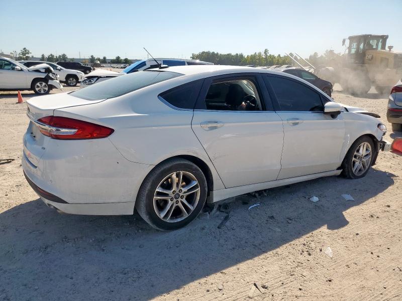 3FA6P0H70JR123683 - 2018 FORD FUSION SE أبيض صورة 3