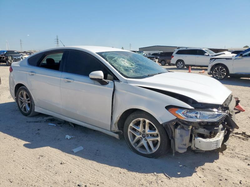 3FA6P0H70JR123683 - 2018 FORD FUSION SE أبيض صورة 4