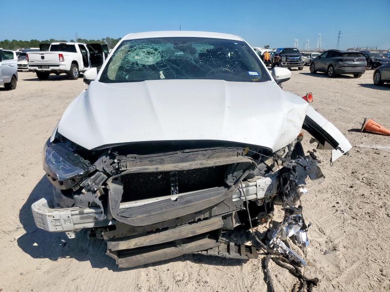 3FA6P0H70JR123683 - 2018 FORD FUSION SE أبيض صورة 5
