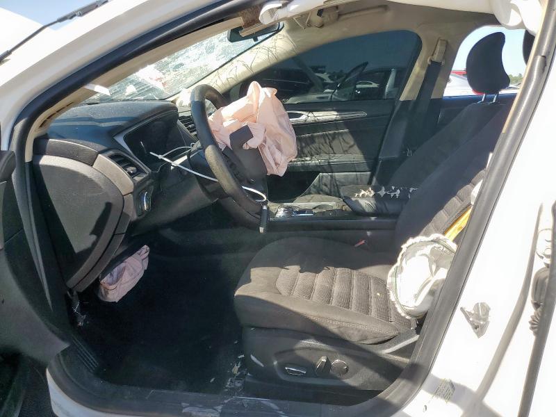 3FA6P0H70JR123683 - 2018 FORD FUSION SE أبيض صورة 7