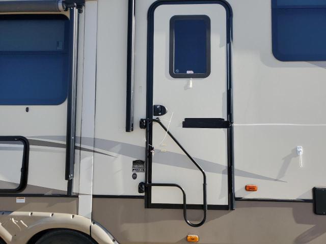 4YDF38122J4701663 - 2018 KEYSTONE MONTANA TWO TONE photo 5