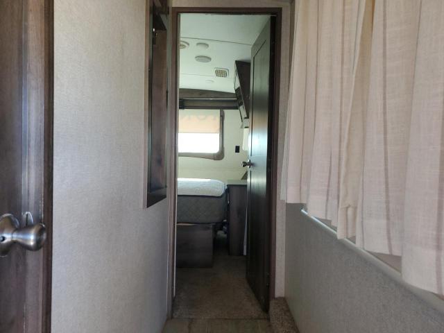 4YDF38122J4701663 - 2018 KEYSTONE MONTANA TWO TONE photo 7