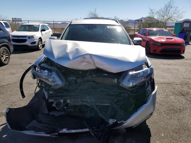 5N1AT2MT2JC739636 - 2018 NISSAN ROGUE S ვერცხლისფერი ფოტო 5