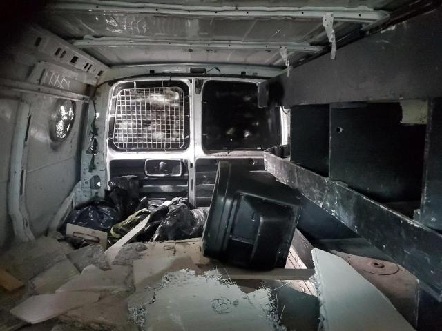 1GCWGFFA2B1142629 - 2011 CHEVROLET EXPRESS G2 WHITE photo 10