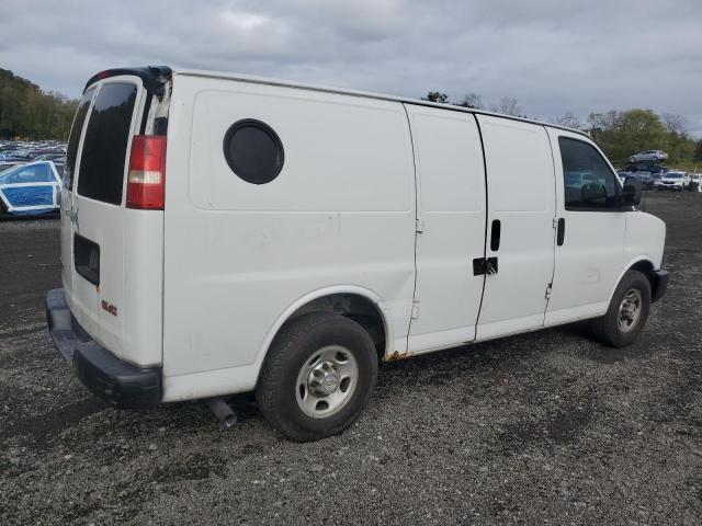 1GCWGFFA2B1142629 - 2011 CHEVROLET EXPRESS G2 WHITE photo 3