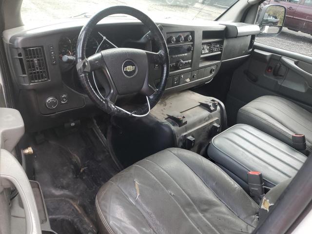 1GCWGFFA2B1142629 - 2011 CHEVROLET EXPRESS G2 WHITE photo 8