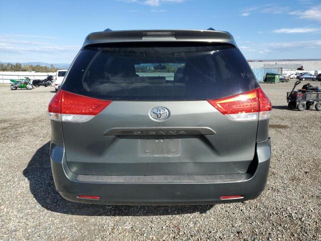 5TDKK3DC3DS293176 - 2013 TOYOTA SIENNA LE 灰色 照片 6