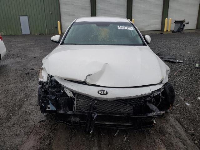 5XXGT4L31GG023931 - 2016 KIA OPTIMA LX WHITE photo 5