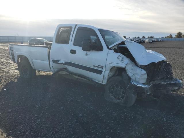 1GCHK292X4E331917 - 2004 CHEVROLET SILVERADO K2500 HEAVY DUTY WHITE photo 4