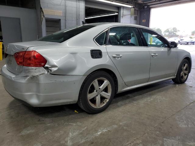 1VWAS7A37EC055676 - 2014 VOLKSWAGEN PASSAT S Сріблястий фото 3