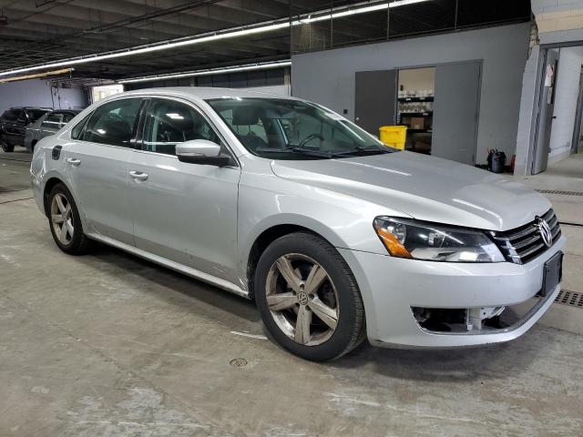 1VWAS7A37EC055676 - 2014 VOLKSWAGEN PASSAT S Сріблястий фото 4