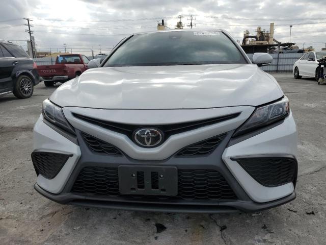 4T1G11AK3PU078708 - 2023 TOYOTA CAMRY SE NIGHT SHADE GRAY photo 5