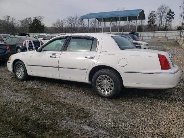 1LNHM82W1XY672793 - 1999 LINCOLN TOWN CAR SIGNATURE WHITE photo 2