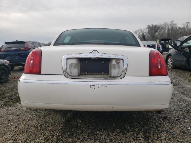 1LNHM82W1XY672793 - 1999 LINCOLN TOWN CAR SIGNATURE WHITE photo 6