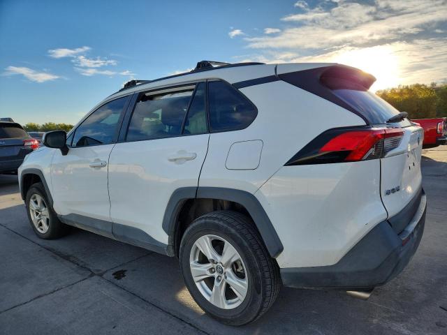 2T3P1RFVXMW158625 - 2021 TOYOTA RAV4 XLE WHITE photo 2