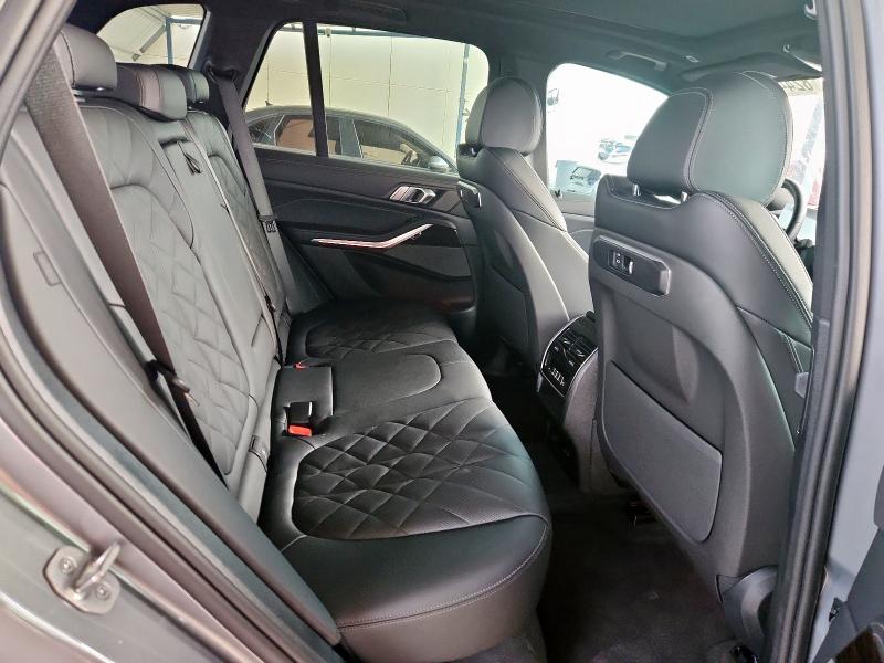 5UX43EU09T9019211 - 2026 BMW X5 XDRIVE50E 灰色 照片 11