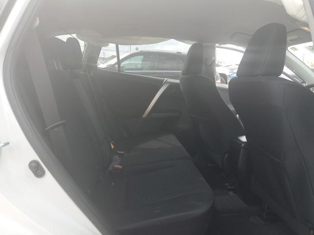JTMZFREV9JJ197244 - 2018 TOYOTA RAV4 LE WHITE photo 11