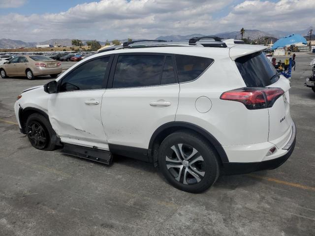 JTMZFREV9JJ197244 - 2018 TOYOTA RAV4 LE WHITE photo 2