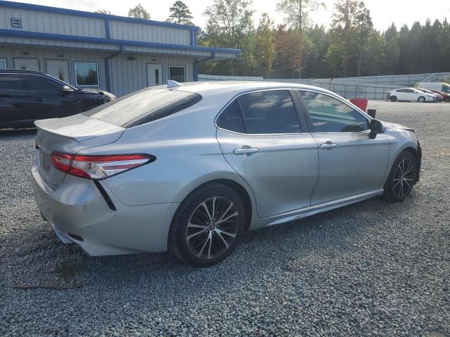 4T1G11AK5LU873673 - 2020 TOYOTA CAMRY SE SILVER photo 3