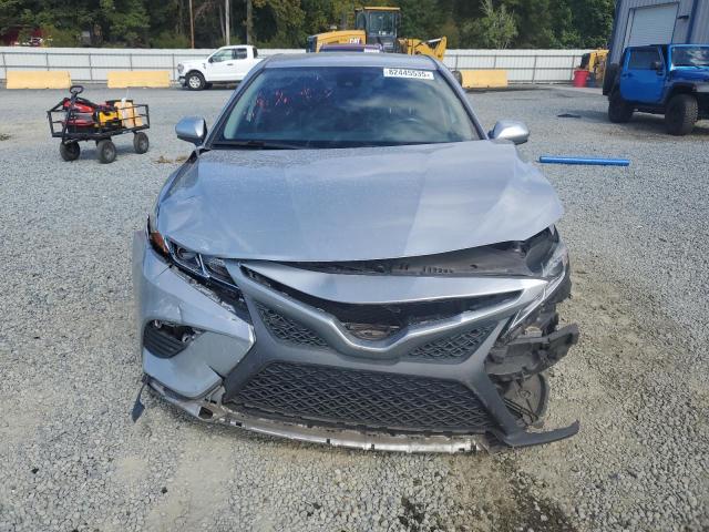 4T1G11AK5LU873673 - 2020 TOYOTA CAMRY SE SILVER photo 5