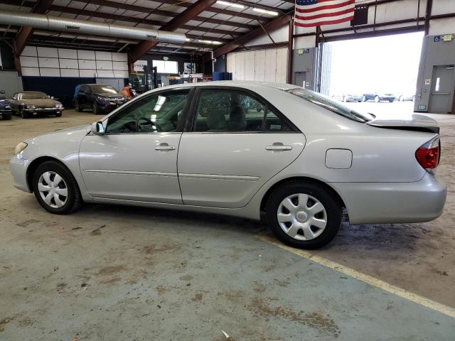 4T1BE32K95U383863 - 2005 TOYOTA CAMRY LE SILVER photo 2