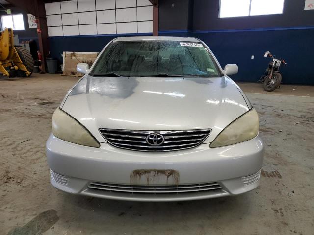 4T1BE32K95U383863 - 2005 TOYOTA CAMRY LE SILVER photo 5