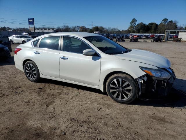 1N4AL3AP3HC130556 - 2017 NISSAN ALTIMA 2.5 WHITE photo 4