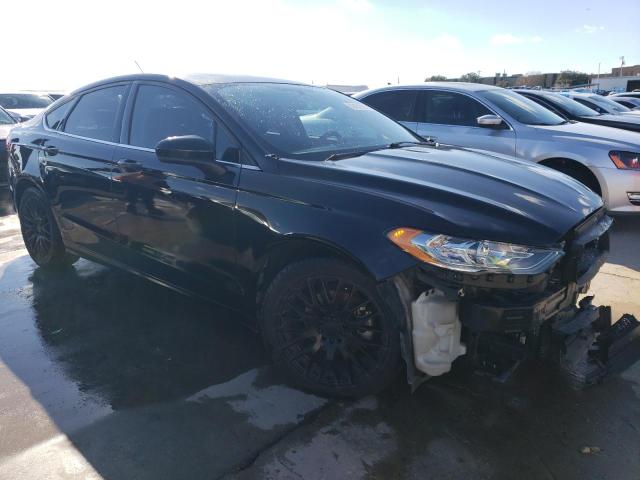 3FA6P0H72HR416138 - 2017 FORD FUSION SE BLACK photo 4