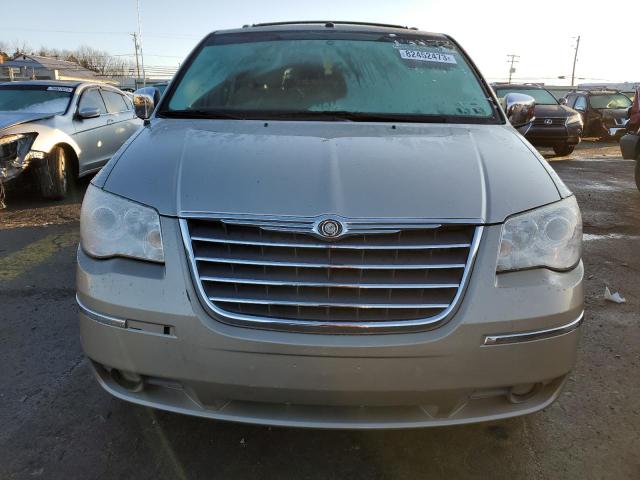 2A8HR64X58R148951 - 2008 CHRYSLER TOWN & COU LIMITED BEIGE photo 5