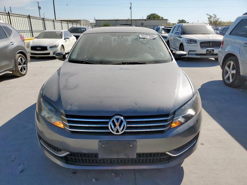 1VWAS7A31EC028215 - 2014 VOLKSWAGEN PASSAT S رمادي صورة 5