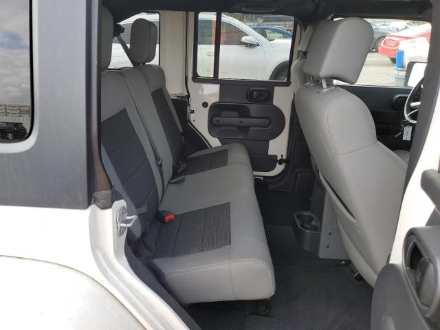 1J4BA5H12AL231394 - 2010 JEEP WRANGLER U SAHARA 白色 照片 11