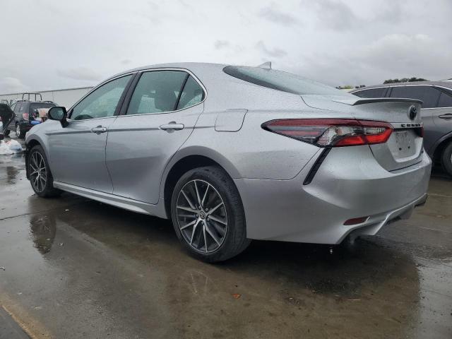 4T1G11AKXPU786826 - 2023 TOYOTA CAMRY SE NIGHT SHADE SILVER photo 2