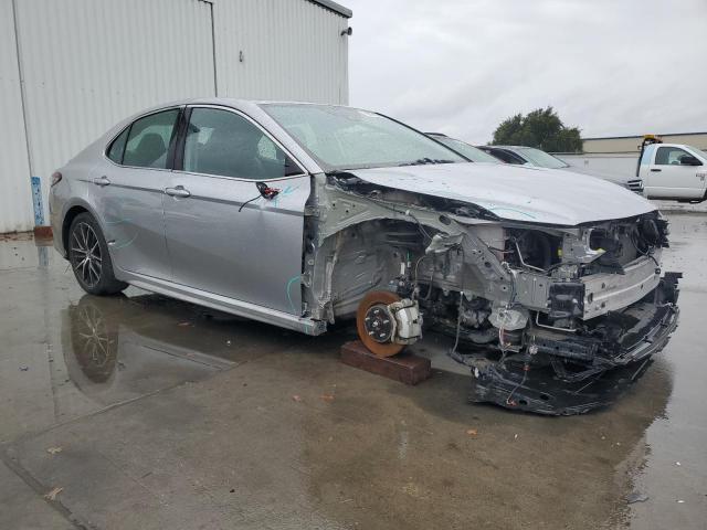 4T1G11AKXPU786826 - 2023 TOYOTA CAMRY SE NIGHT SHADE SILVER photo 4