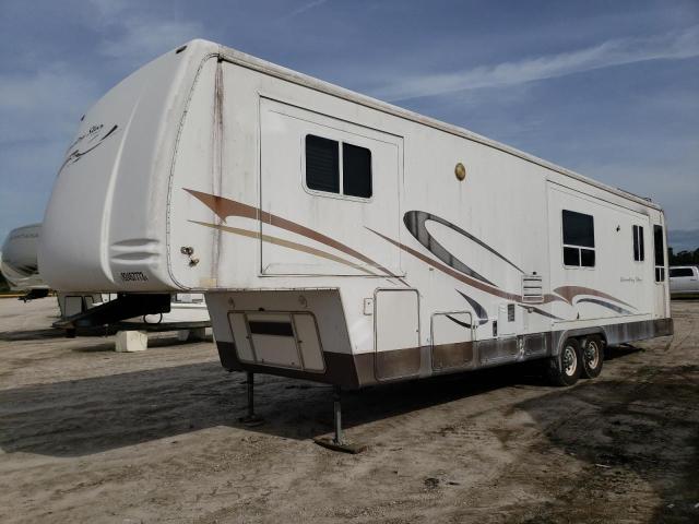 1N8RL372630700301 - 2003 NEWM 5TH WHEEL WHITE photo 2