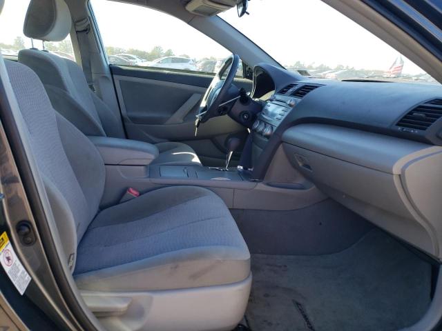 4T1BF3EK0AU572940 - 2010 TOYOTA CAMRY BASE Մոխրագույն լուսանկար 7