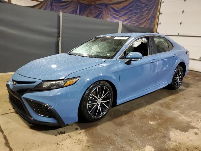 4T1G11AK1RU203935 - 2024 TOYOTA CAMRY SE NIGHT SHADE BLUE photo 1