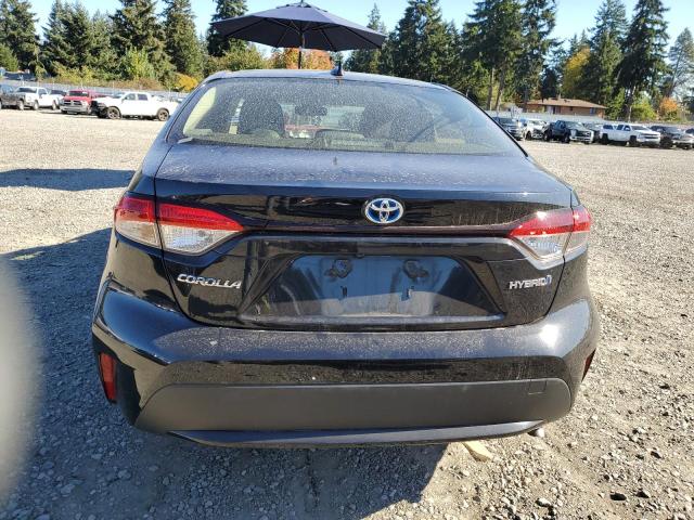 JTDEAMDE6MJ008653 - 2021 TOYOTA COROLLA LE BLACK photo 6