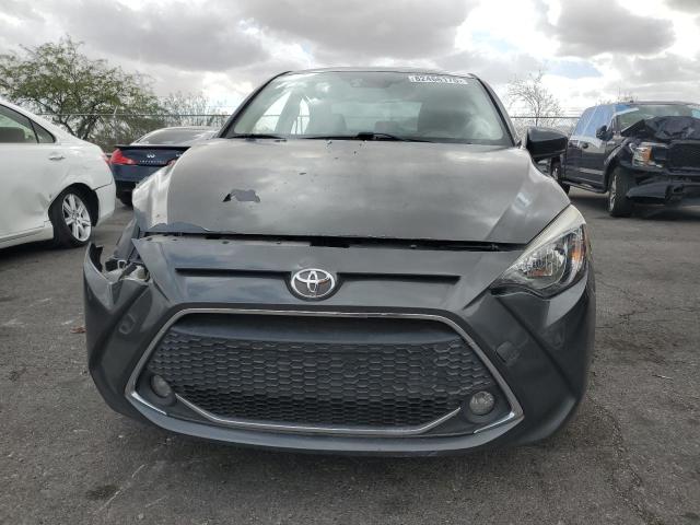 3MYDLBYV4KY513072 - 2019 TOYOTA YARIS L رمادي صورة 5