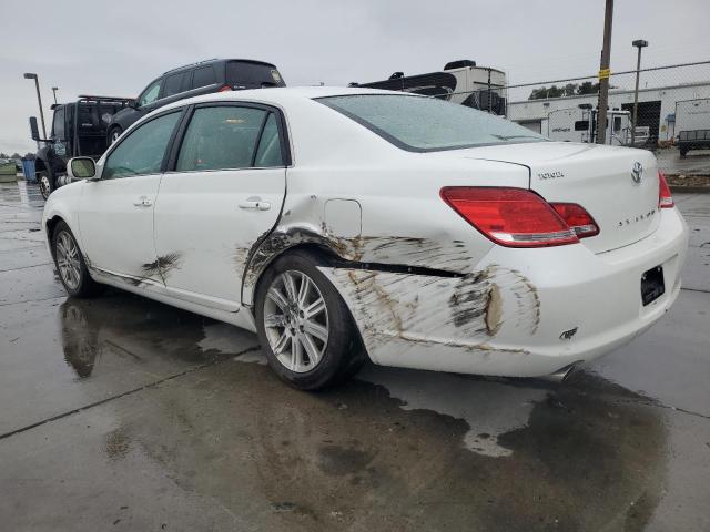 4T1BK36B06U145579 - 2006 TOYOTA AVALON XL WHITE photo 2