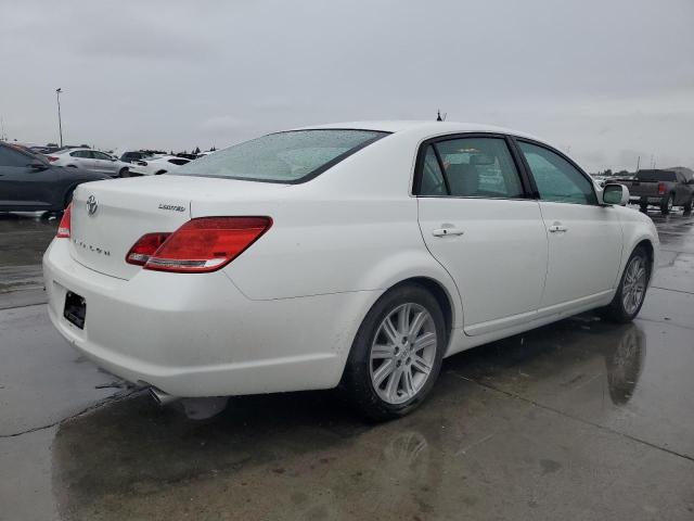 4T1BK36B06U145579 - 2006 TOYOTA AVALON XL WHITE photo 3