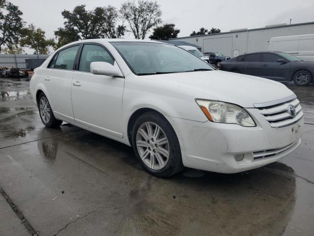 4T1BK36B06U145579 - 2006 TOYOTA AVALON XL WHITE photo 4