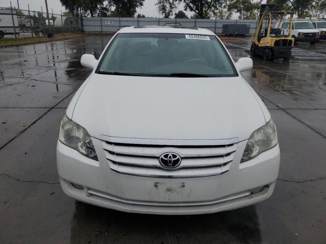 4T1BK36B06U145579 - 2006 TOYOTA AVALON XL WHITE photo 5