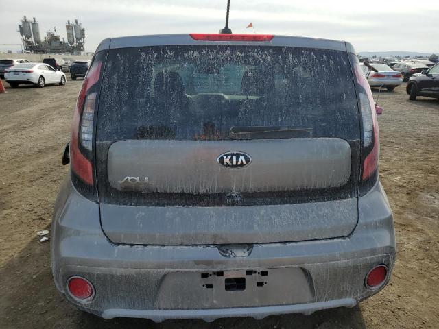 KNDJP3A58K7007042 - 2019 KIA SOUL + GRAY photo 6