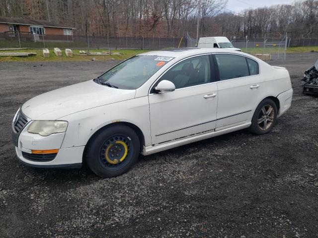 WVWAK73C48P045815 - 2008 VOLKSWAGEN PASSAT KOMFORT WHITE photo 1