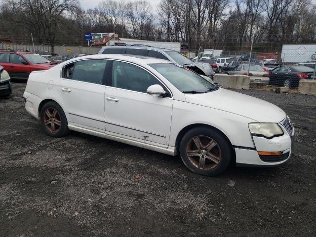 WVWAK73C48P045815 - 2008 VOLKSWAGEN PASSAT KOMFORT WHITE photo 4