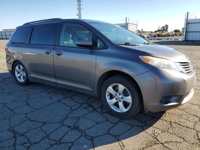 5TDKK3DC3GS749598 - 2016 TOYOTA SIENNA LE Graphit Foto 4