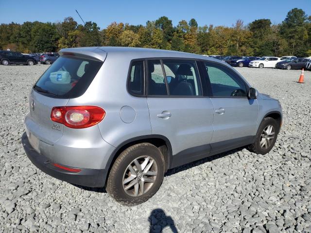 WVGBV7AX2BW543263 - 2011 VOLKSWAGEN TIGUAN S Argent photo 3