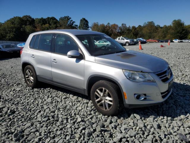 WVGBV7AX2BW543263 - 2011 VOLKSWAGEN TIGUAN S Argent photo 4