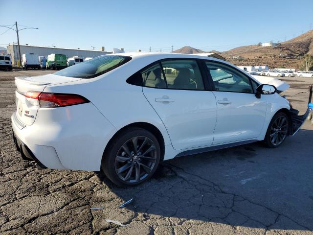 JTDBCMFE8R3034886 - 2024 TOYOTA COROLLA LE WHITE photo 3