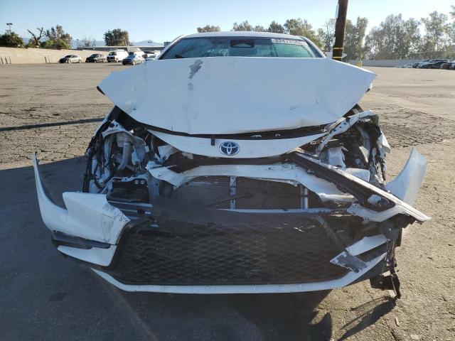 JTDBCMFE8R3034886 - 2024 TOYOTA COROLLA LE WHITE photo 5